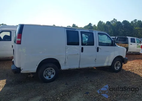 2011 Chevrolet Express 2500 Work Van z USA, uszkodzony, nr VIN 1GCWGFBA0B1114091